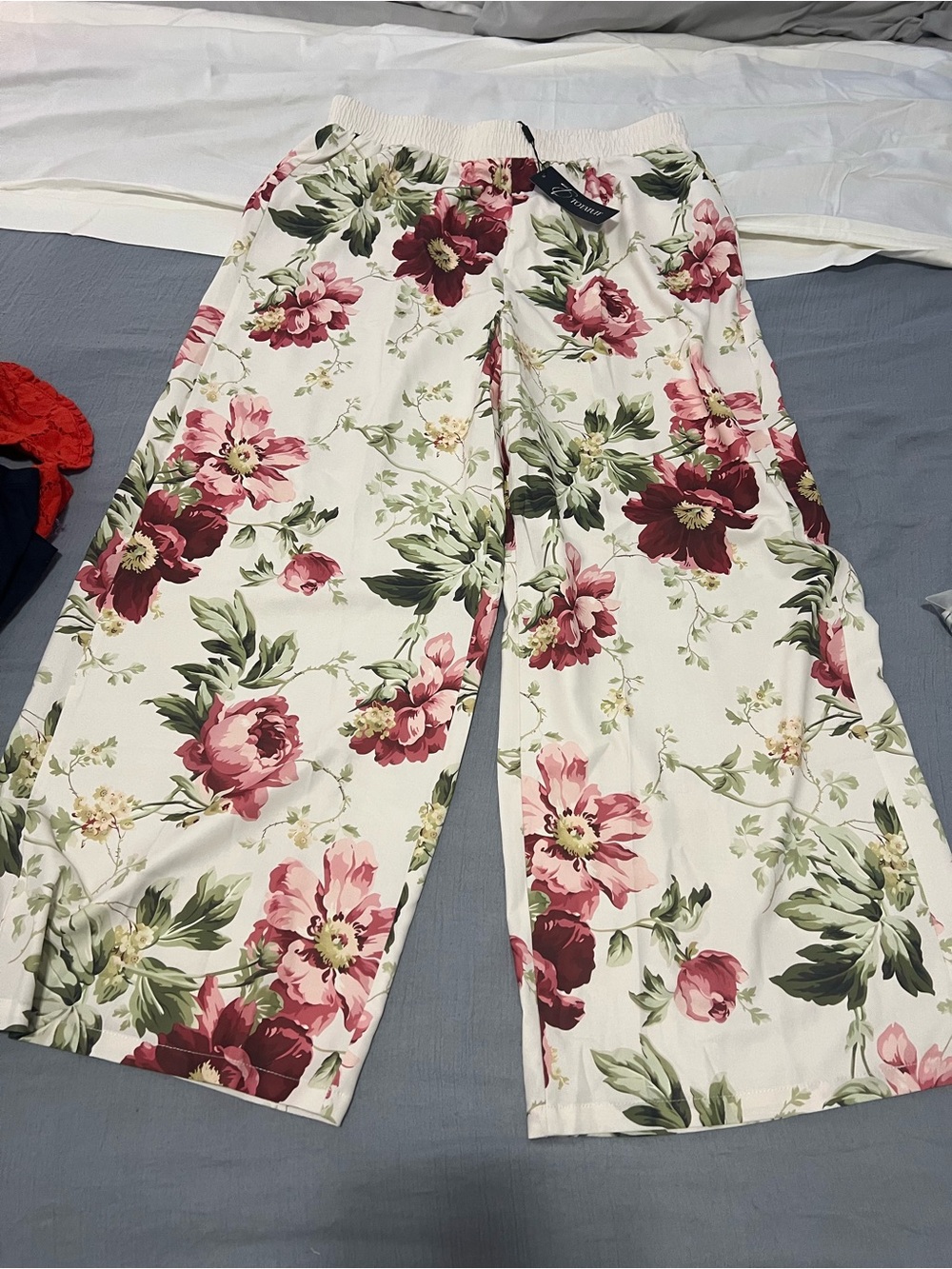 NWT Floral Wide-Leg Pants in White w Pink & Green Flowers silky